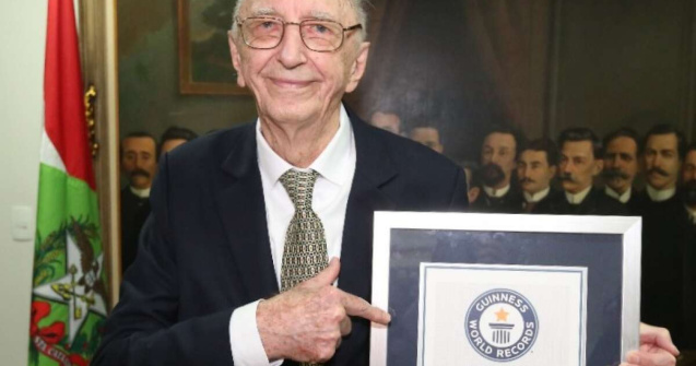 Record Guinness: Un bărbat a muncit la aceeași companie timp de 84 de ani