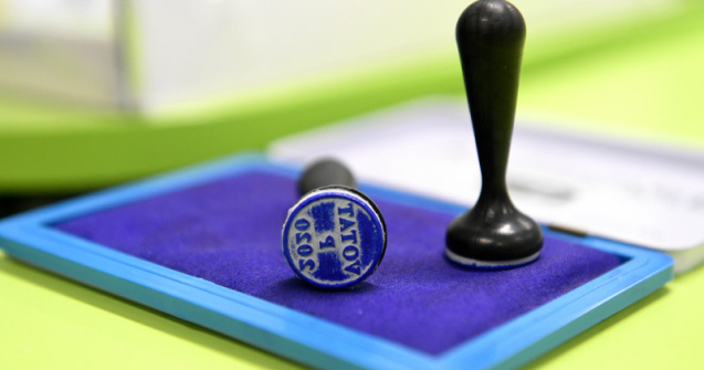 Francezii din România își aleg duminică președintele. Secții de votare