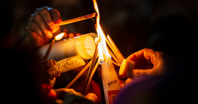 Lumina Sfântă de la Ierusalim va ajunge sâmbătă seara în România