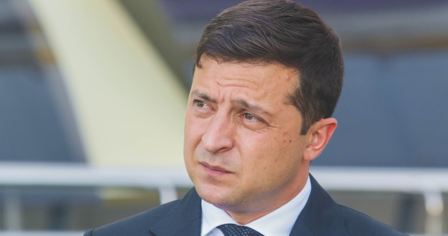 Zelenski l-a felicitat pe Macron pentru realegerea sa