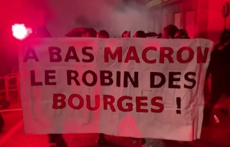 VIDEO Sute de francezi au protestat violent contra victoriei lui Macron
