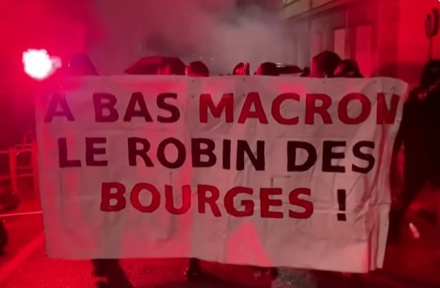 VIDEO Sute de francezi au protestat violent contra victoriei lui Macron