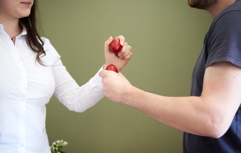 Concurs de ciocnit ouă într-o comună din Gorj.Cu ce premiu s-a ales câștigătorul