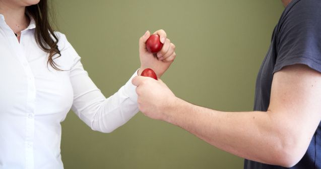 Concurs de ciocnit ouă într-o comună din Gorj.Cu ce premiu s-a ales câștigătorul