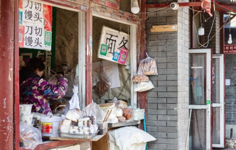 Provizii de alimente și uși sigilate, înainte de marea testare COVID-19 din Beijing