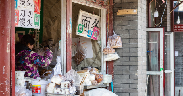 Provizii de alimente și uși sigilate, înainte de marea testare COVID-19 din Beijing