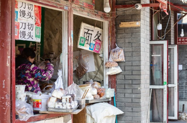 Provizii de alimente și uși sigilate, înainte de marea testare COVID-19 din Beijing