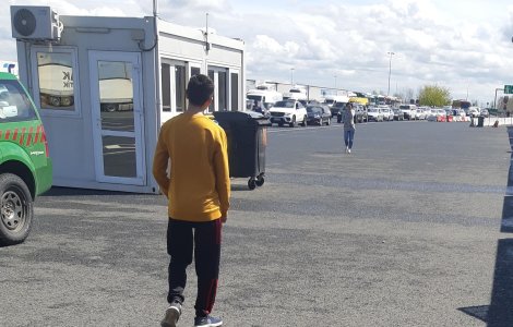 Copil român uitat într-o parcare din Ungaria când ce se întorcea din Italia
