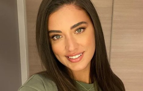 Ce meserie ar fi avut Antonia, dacă nu era cântăreață! Nimeni nu ar putea să o vadă într-o asemenea postură