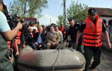  Video  Ponta, catre ministrul Apelor: "Tu ce faci, fa Doina, aici?"