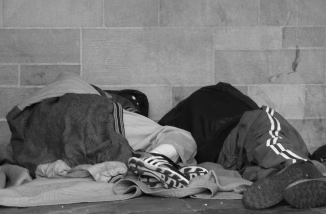 Si-au invins destinul! Zece vedete care au locuit pe strazi