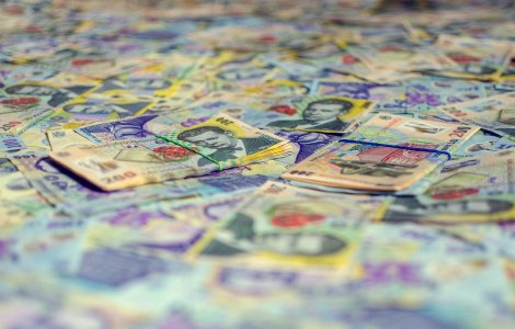 De teama ROBOR, românii fac refinanțări. Această variantă are, însă, și un cost