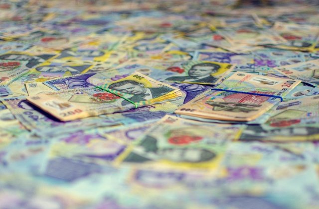 De teama ROBOR, românii fac refinanțări. Această variantă are, însă, și un cost 