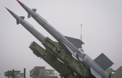 Două rachete s-au prăbuşit în apropierea unei baze din Irak