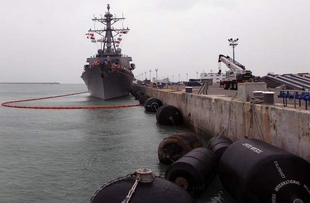 Distrugatorul USS Donald Cook a parasit Marea Neagra