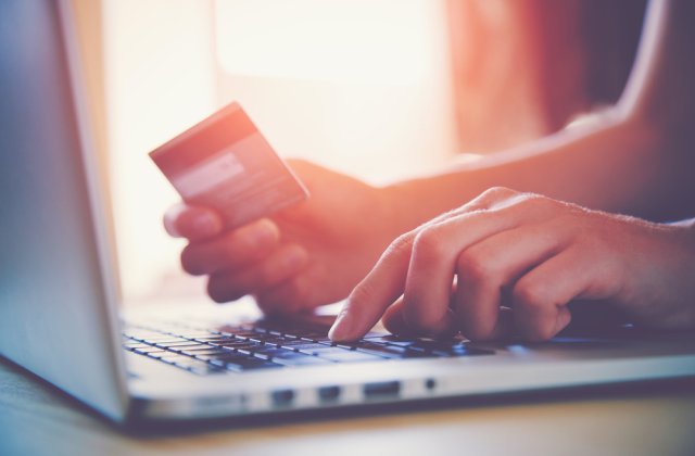 Cumpărături online mai sigure. Ce aduce directiva Omnibus, transpusă prin OUG