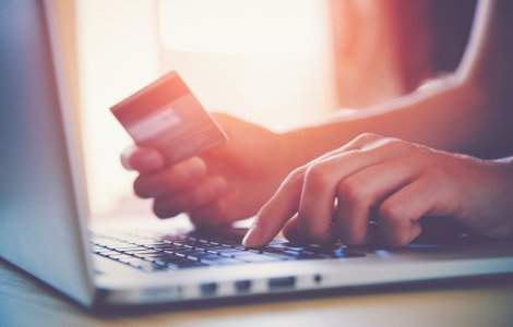 Cumpărături online mai sigure. Ce aduce directiva Omnibus, transpusă prin OUG