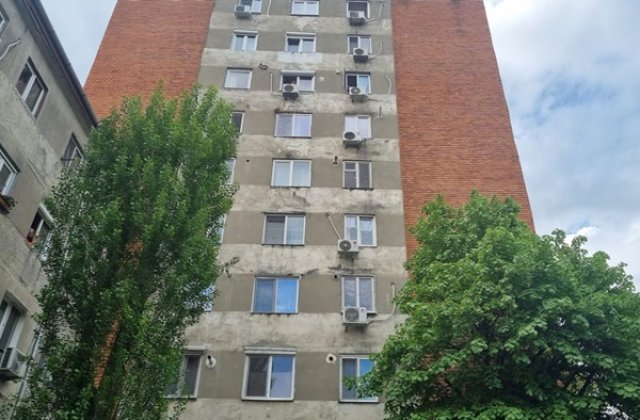 Tragedie fără margini la Timisoara. O femeie s-a aruncat de la etajul 10 cu doi copii în brațe. Toți 3 au murit