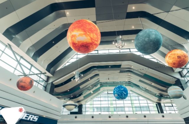 Peste 250.000 de bucureșteni au experimentat senzația unei călătorii printre planete în numai o săptămână