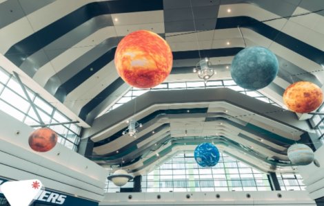 Peste 250.000 de bucureșteni au experimentat senzația unei călătorii printre planete în numai o săptămână