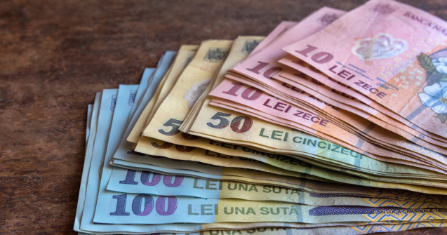 Datorie de 520.000 de lei la lăutari a unei primării din Vâlcea