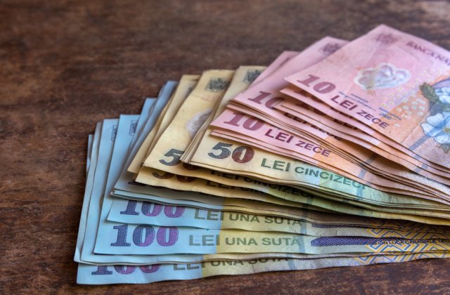 Datorie de 520.000 de lei la lăutari a unei primării din V&acirc;lcea