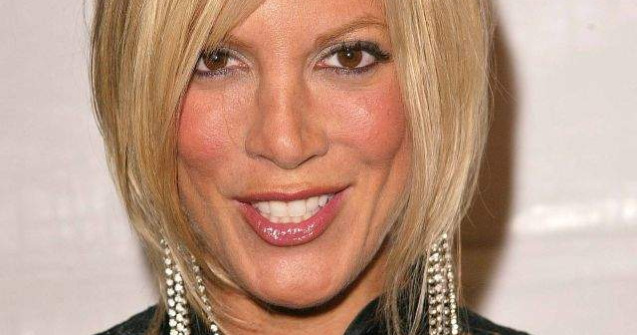 Tori Spelling, internata in spital in secret