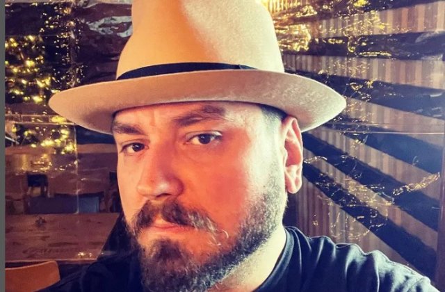 Micutzu, apariție neașteptată pe scena Filarmonicii Banatul, unde lui Jador i-a fost interzis să c&acirc;nte. Comendiantul a pus una dintre piesele manelistului 