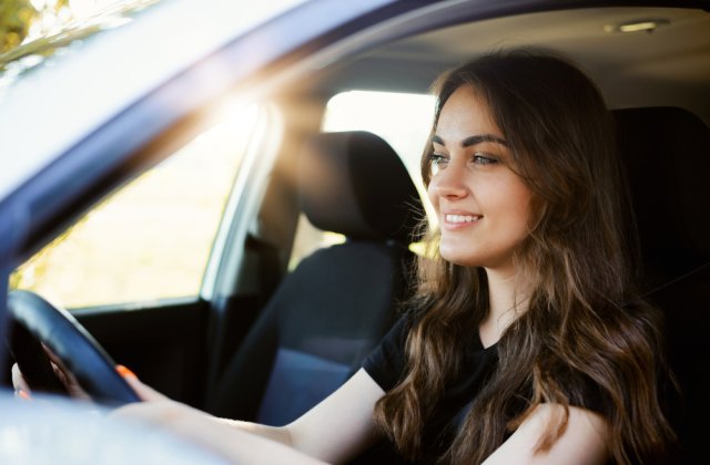 O t&acirc;nără din Suceava a fost condamnată la 6 weekend-uri &icirc;n casă după ce a condus fără permis