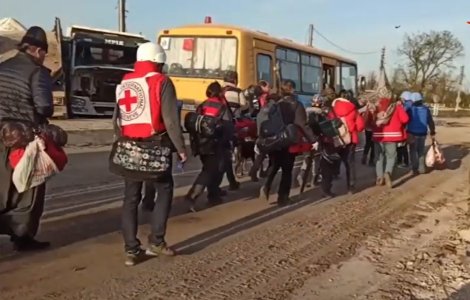 VIDEO 50 de ucraineni au fost evacuați din Azovstal