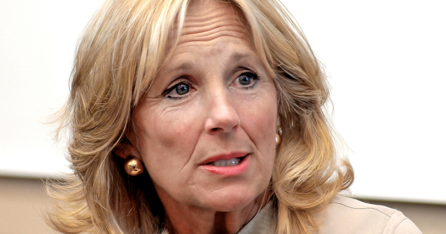 Jill Biden s-a întâlnit cu mame și profesoare refugiate din Ucraina la București
