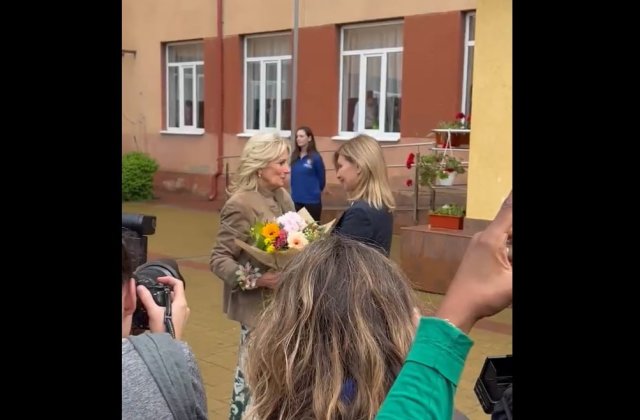 VIDEO Jill Biden, vizită surpriză în Ucraina. Prima Doamnă s-a întâlnit cu Olena Zelenska