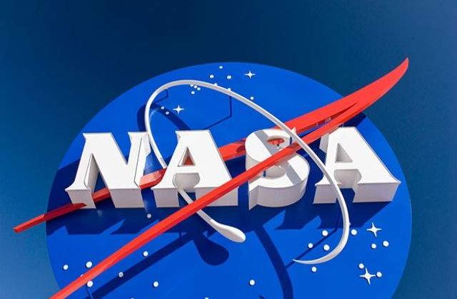 NASA a prezentat prototipul unui nou costum spatial