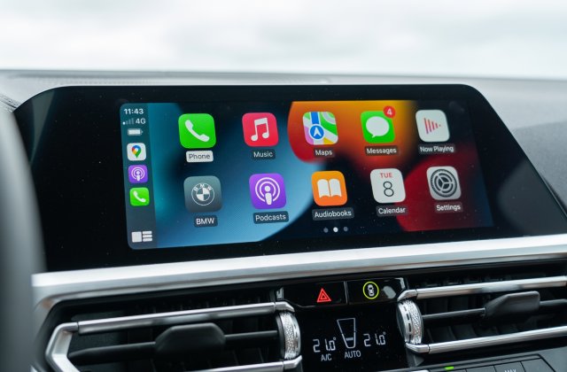 Soluție temporară: BMW livrează mașini fără Apple CarPlay și Android Auto, din cauza crizei de cipuri