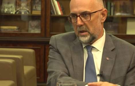 Hunor (UDMR): Ministrul Transporturilor nu are în responsabilitate ce cântă călătorii și „Nașul” pe tren