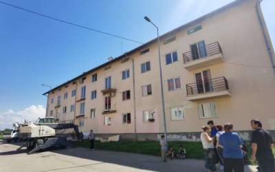 Arad: Primăria demolează...