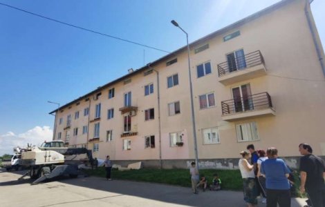 Arad: Primăria demolează peste 80 de balcoane de la cinci blocuri, din cauza riscului de prăbușire
