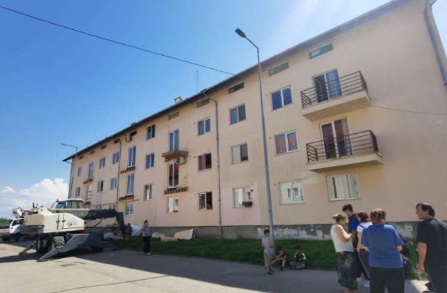 Arad: Primăria demolează peste 80 de balcoane de la cinci blocuri, din cauza riscului de prăbușire 