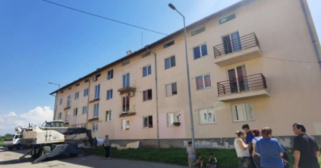 Arad: Primăria demolează peste 80 de balcoane de la cinci blocuri, din cauza riscului de prăbușire