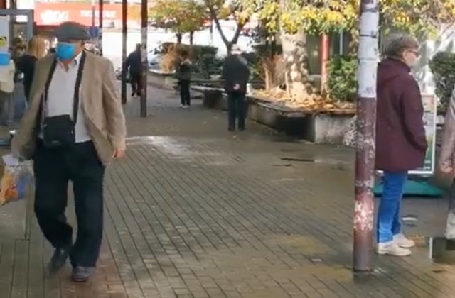 Meșter nepriceput, trotuare &bdquo;capcană&rdquo;. Zeci de pietoni din acest oraș au ajuns la secţia de otropedie cu entorse