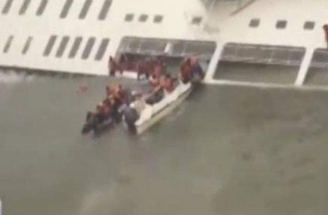 Bilantul scufundarii feribotului in Coreea de Sud: 242 de morti