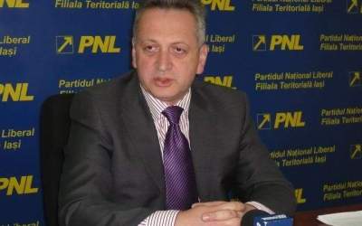 Fenechiu scrie din...