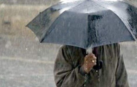 Ploi puternice si descarcari electrice in toata tara pana luni seara