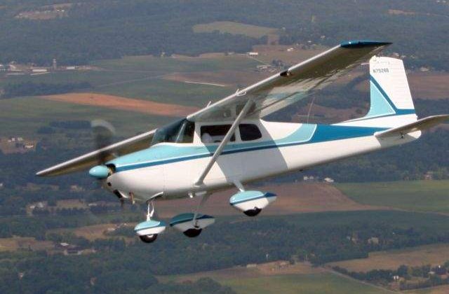 Un avion de mici dimensiuni a cazut pe o casa in SUA