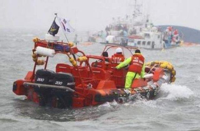 Un scafandru a murit in timp ce explora epava feribotului Sewol