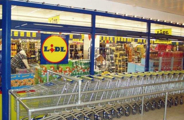 Apa minerala retrasa de pe piata, comercializata la Lidl. Reactia lantului de magazine