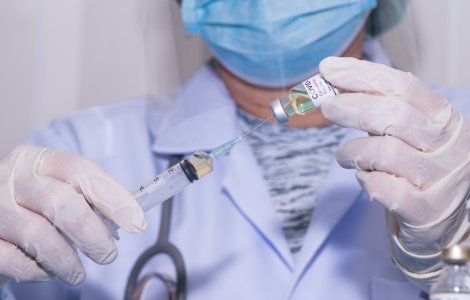 Românii se pot vaccina anti-COVID-19 cu a patra doză începând din 16 mai