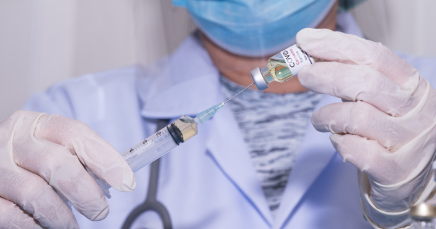 Românii se pot vaccina anti-COVID-19 cu a patra doză începând din 16 mai