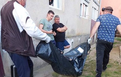 Un schelet uman , descoperit în boxa unui bloc din Bihor