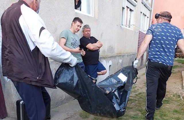 Un schelet uman , descoperit în boxa unui bloc din Bihor. Încăperea nu mai fusese deschisă de peste 10 ani